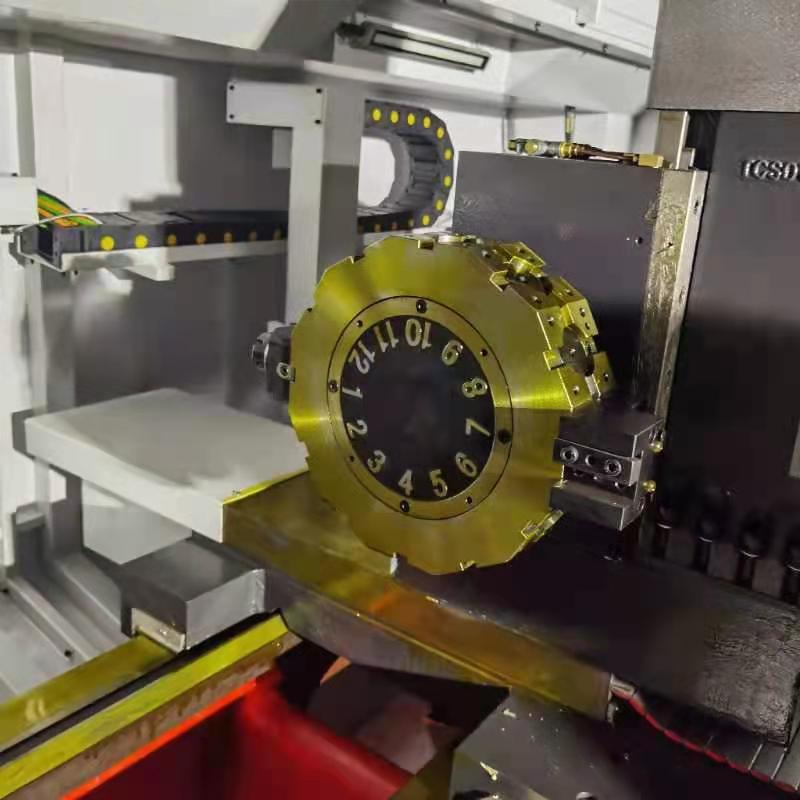 Flat bed cnc lathe with living turret