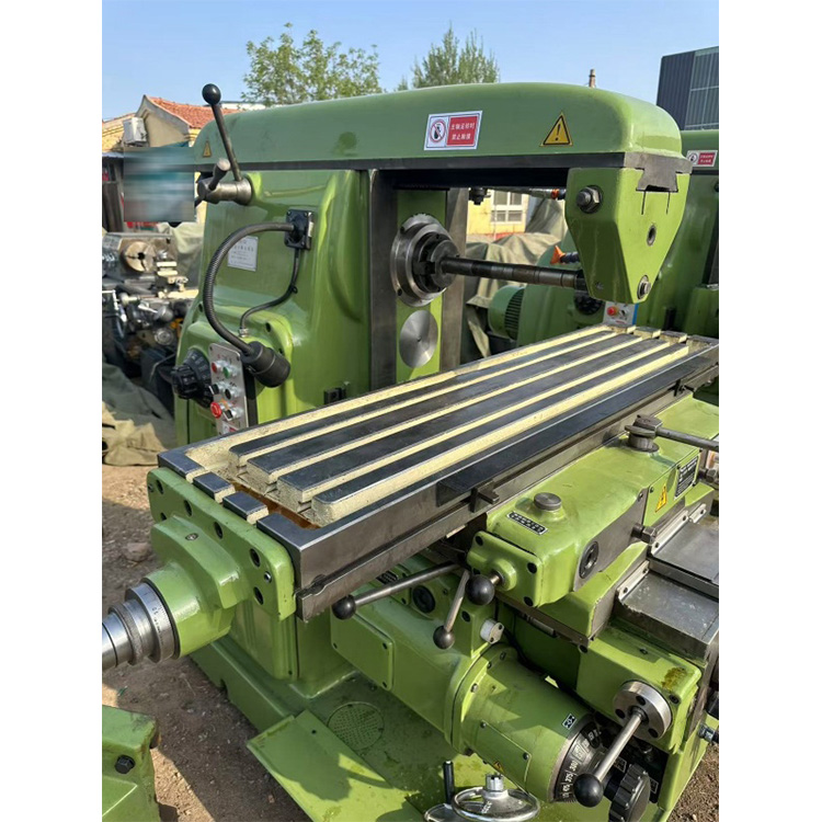 X6132 Heavy Duty Universal Horizontal Milling Machine Manual Tool with BT40 Spindle Taper Competitive Price
