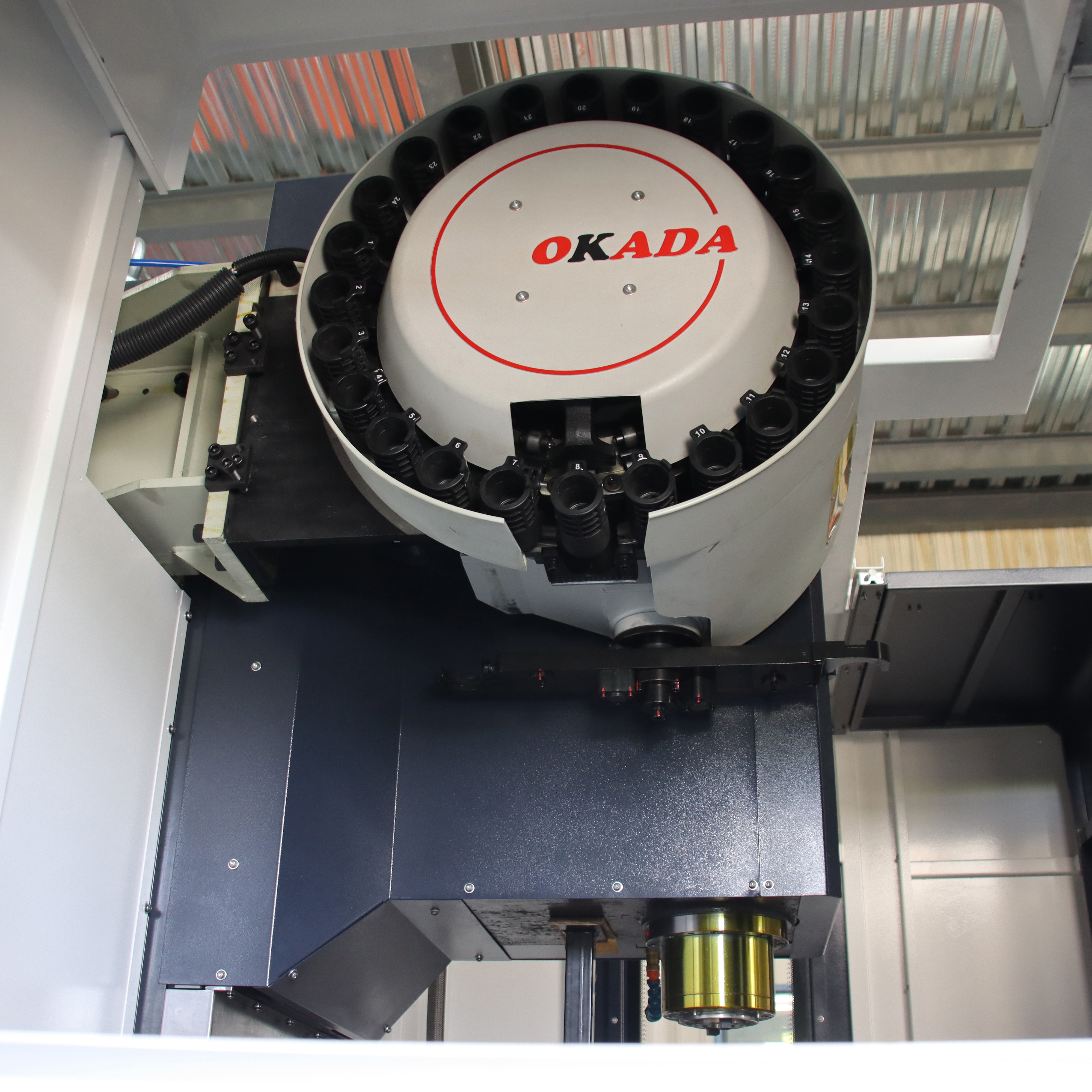 VMC1160 High-Speed CNC Milling Lathe Vertical Machining Centre with BT40 Motor Reasonable Price