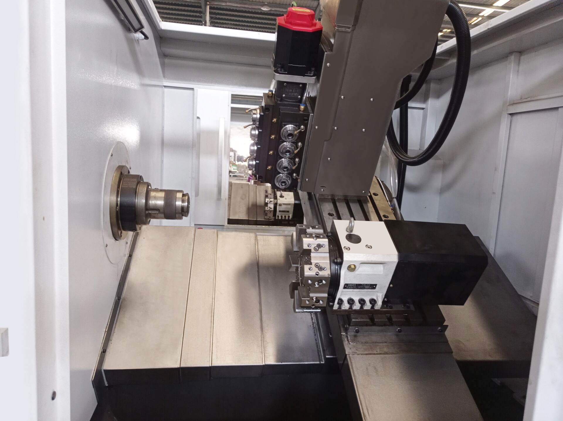 Slant bed cnc lathe with living tools