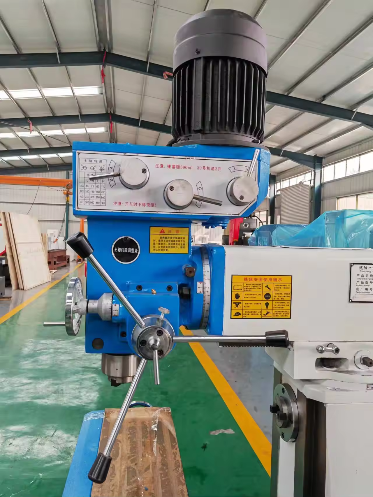 Popular China Manual Mill Zx7550cw Universal Multifunctional Drilling and Milling Machine with Dro Competitive Price