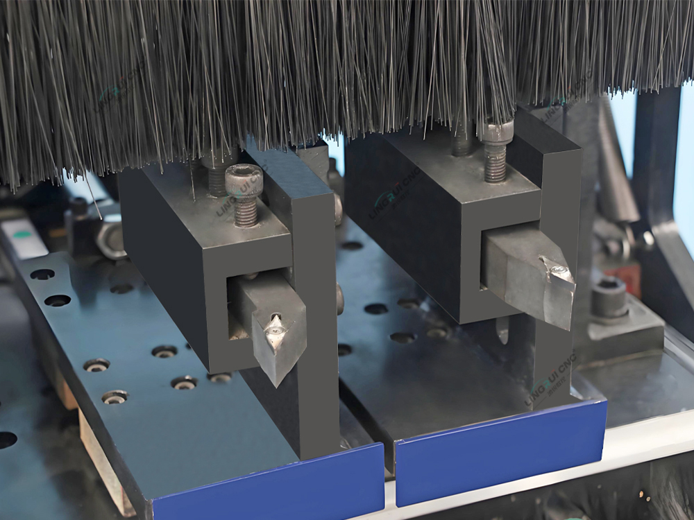 China Supplier Multi-Purpose LR-1530-7T-5-Axis Wood CNC Lathe Milling Machine with Automatic Loading and Unloading