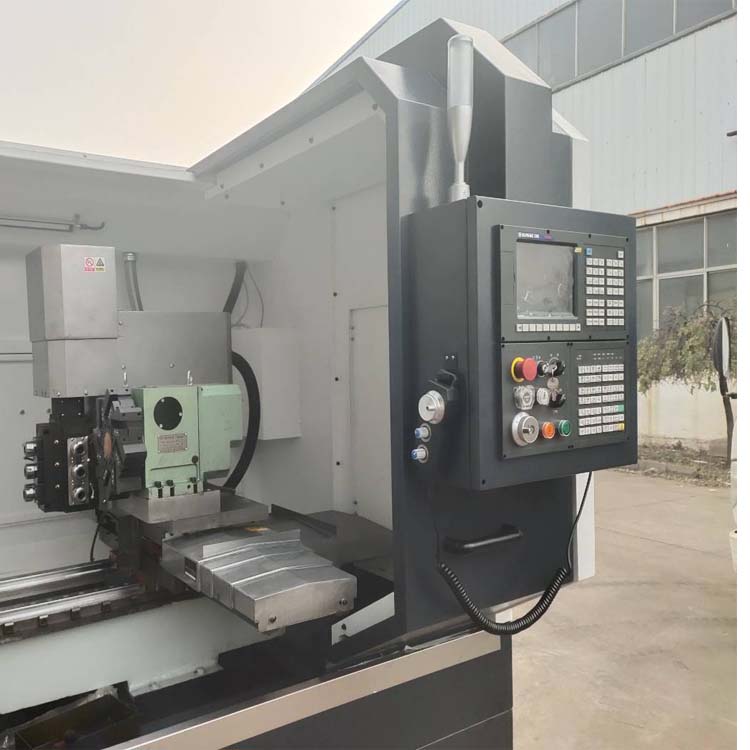 Flat bed cnc lathe with living tools