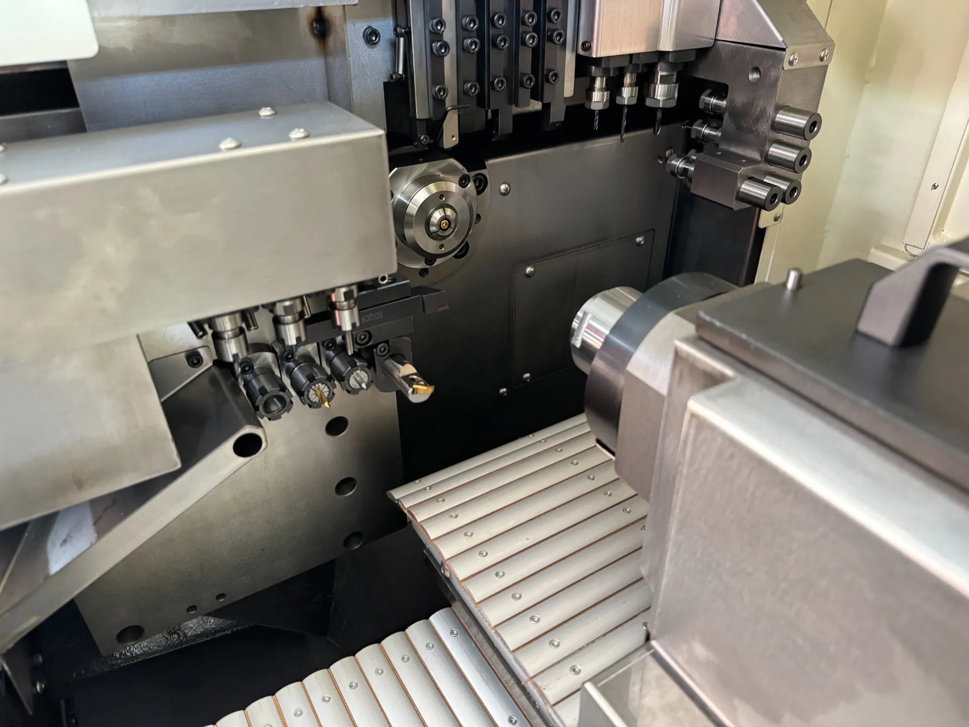 New Tech B13-6 Automatic Swiss Type CNC Lathe for SUS Processing