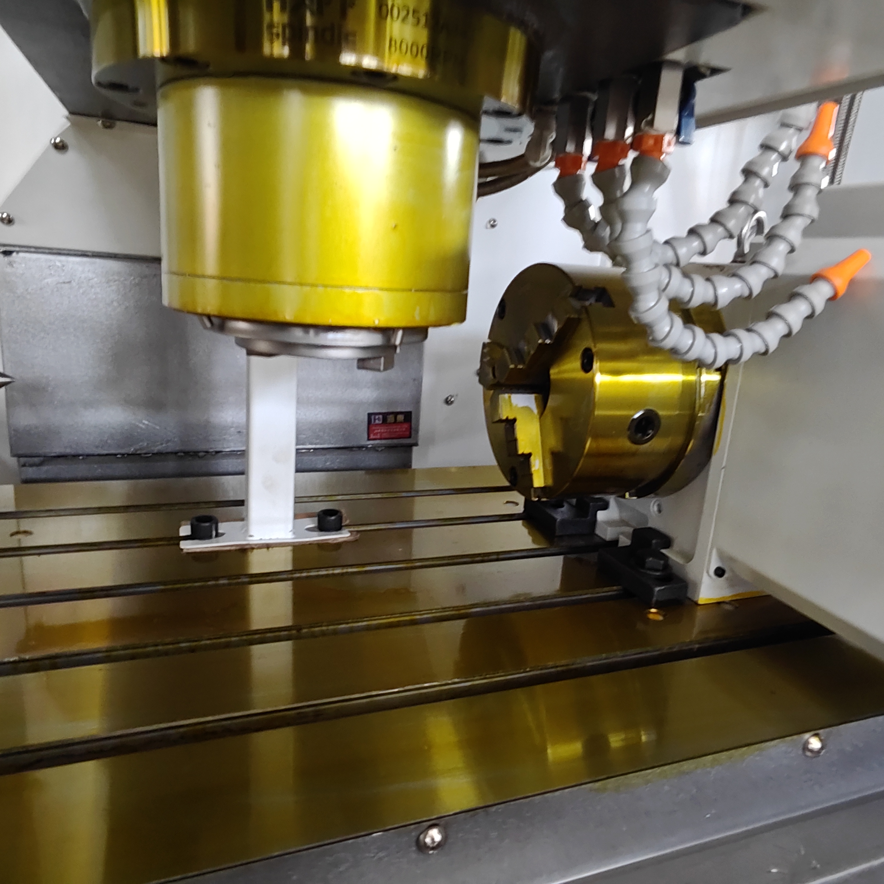 New High Precision Fanuc/Mitsubishi Heavy Duty Five Axis Vertical CNC Milling Machine VMC855