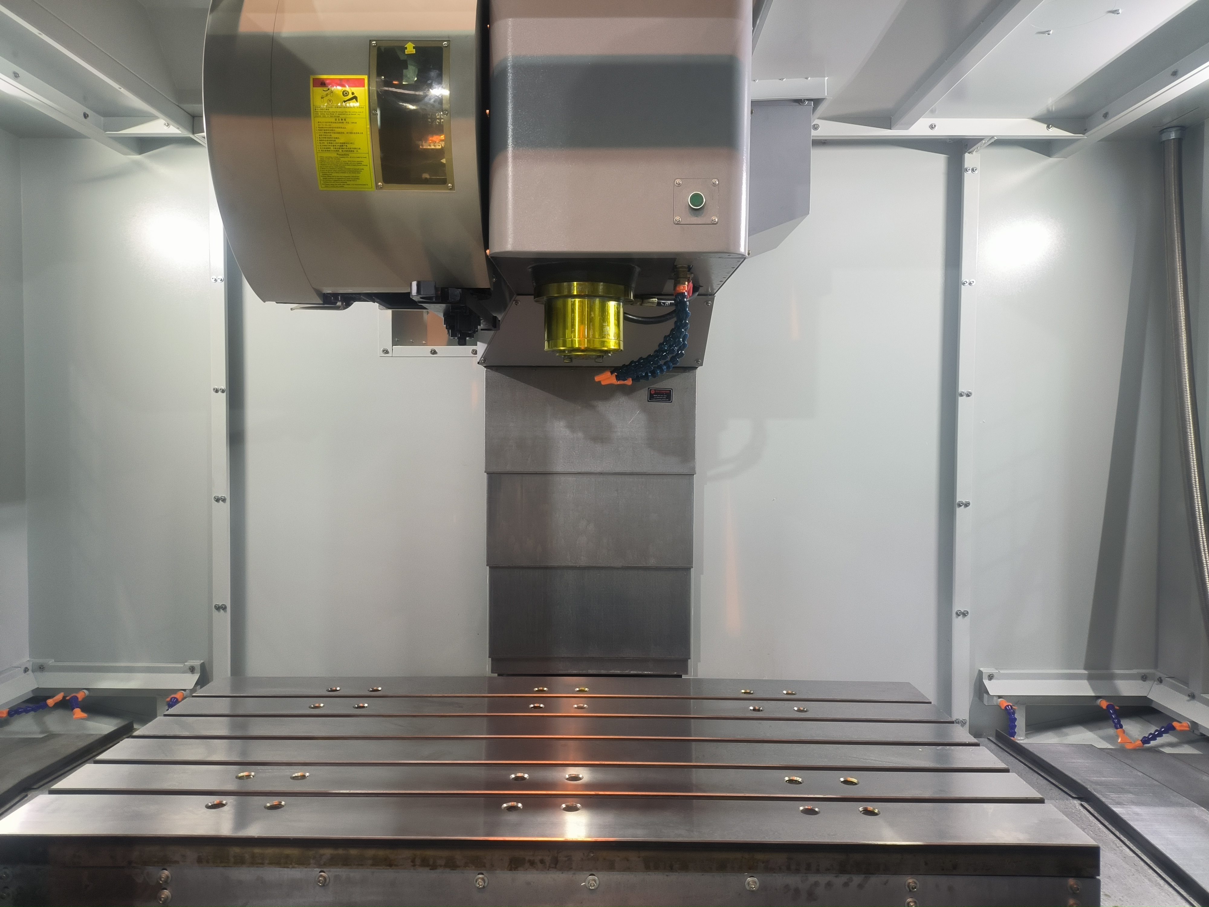 Professional CNC Vertical Machining Center For Precision Metalwork With CE 10+ Patents VMC1370