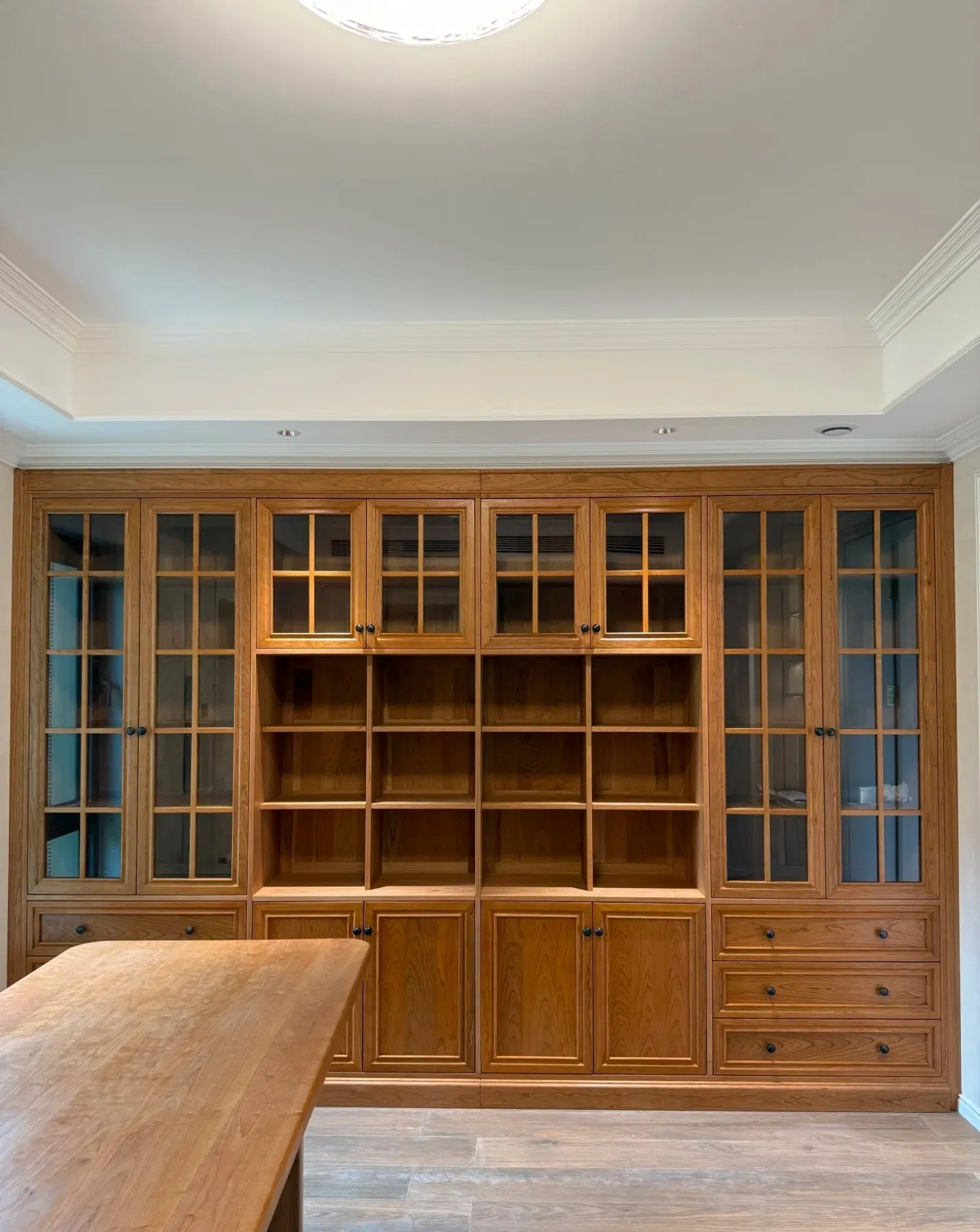 Wholesale Modern Design Office Glass Wooden Industrial Style Modular Tree-Shaped Wooden Book Case Shelf Solid Wood Wooden Office Wholesale White Filing Home