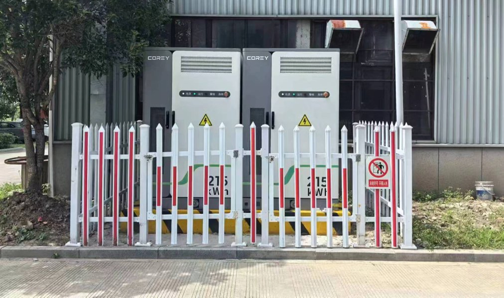 in Stock in Europe 233kwh Lithium Battery Solar Energy System 105kw 215kwh 233kwh Battery Energy Storage System Bess Container