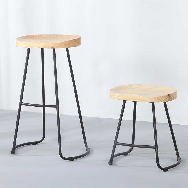 Stylish Contemporary Bar Stool with Wood and Metal Design