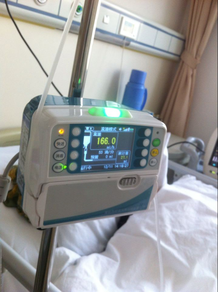 IP-H100 مضخة تسريب محمولة بشاشة LCD أحادية القناة تلقائية لضخ السوائل الحجمية ومضخة تسريب محاليل IV