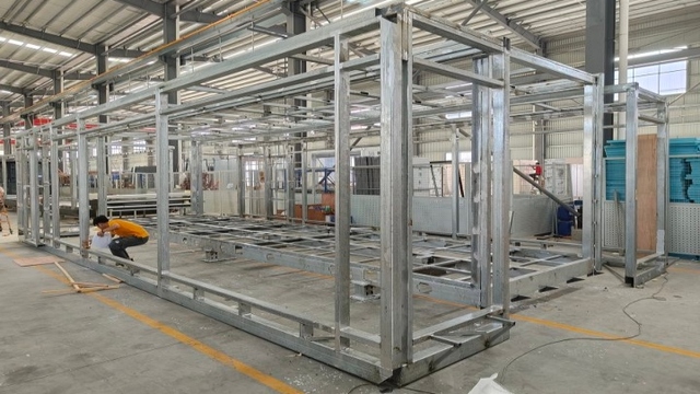 Fábrica de ensamblaje estructural y control de calidad ADL Builds