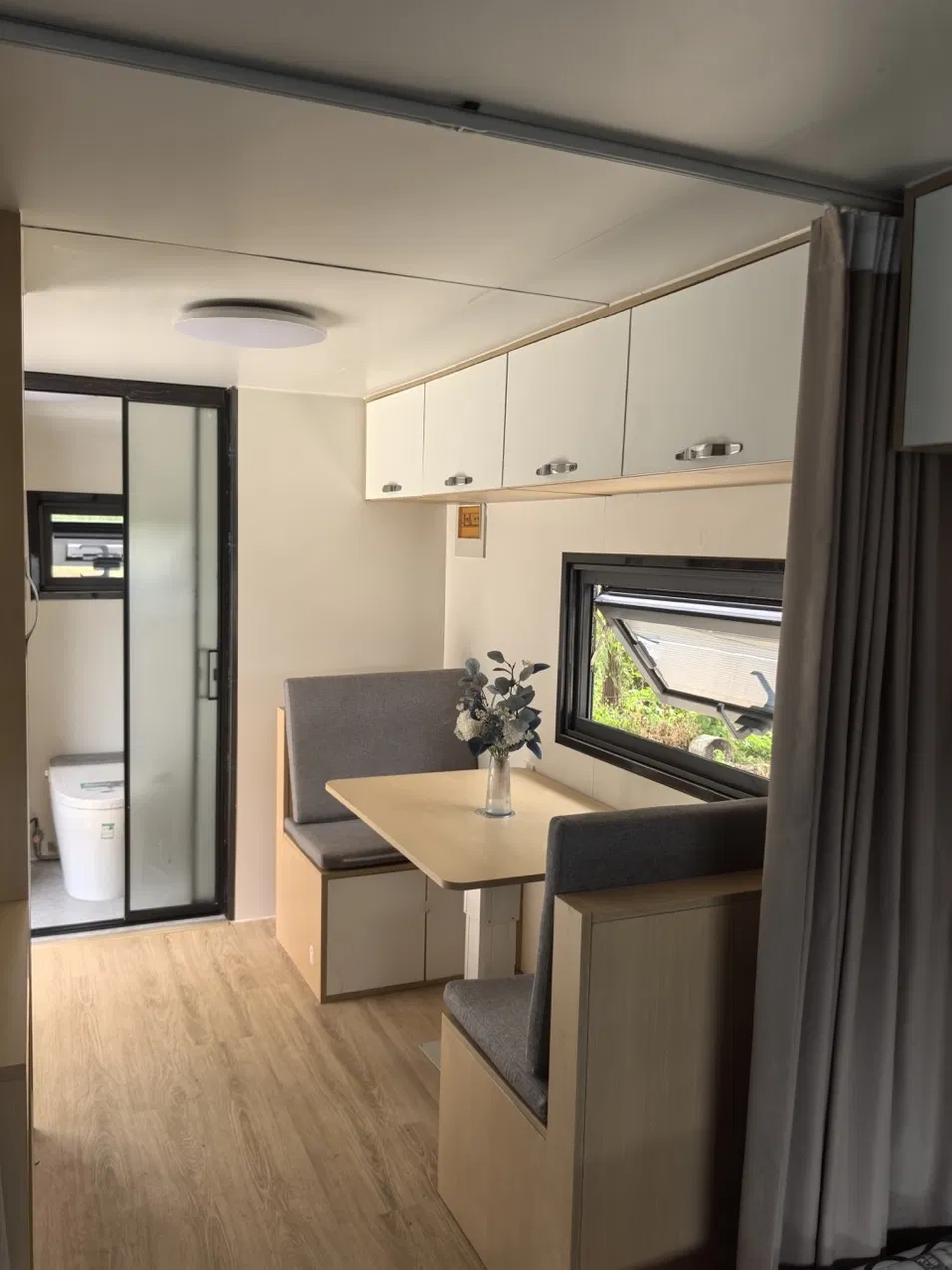 Configuración interna de cabina móvil