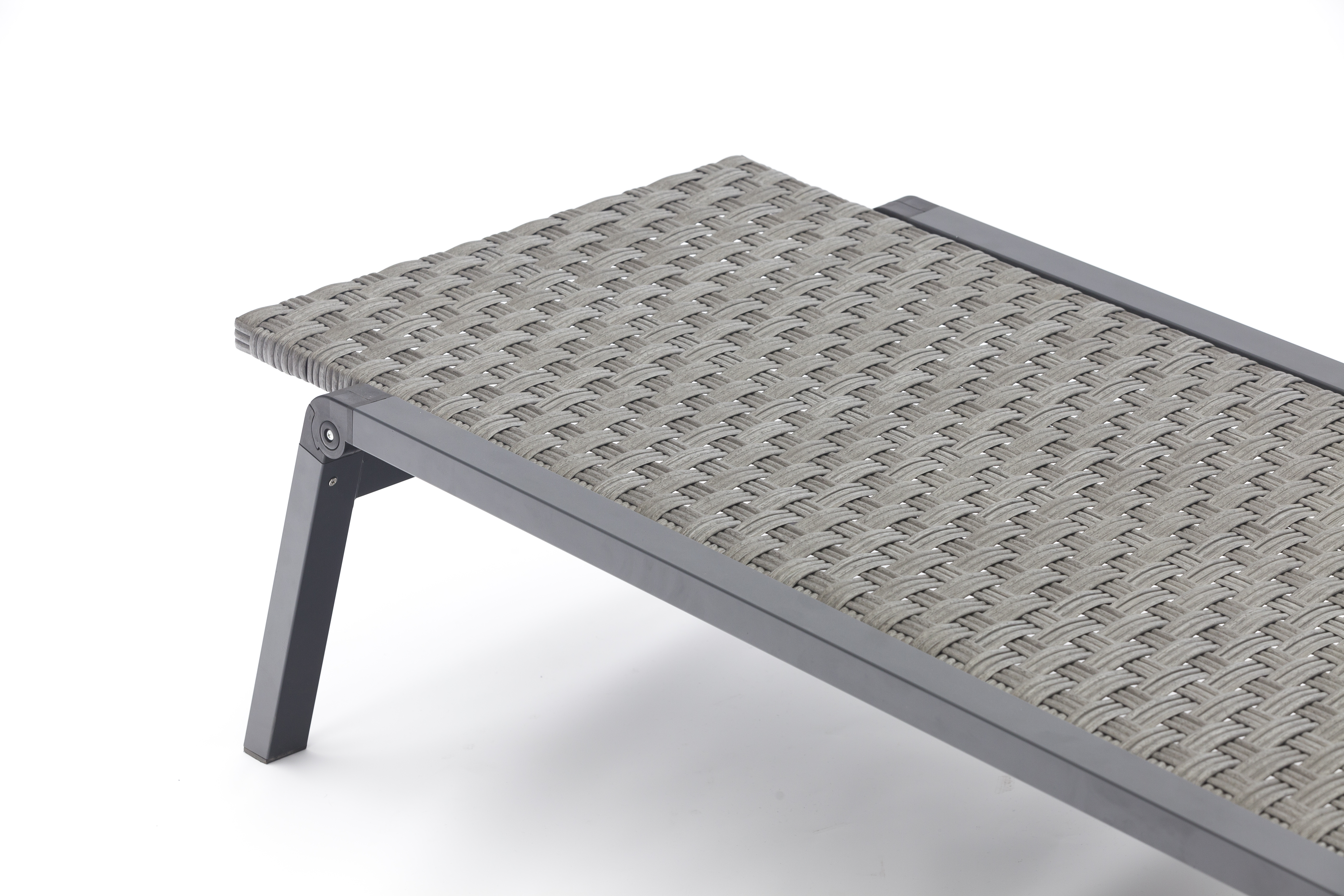 Outdoor Sun Lounge Chair 1