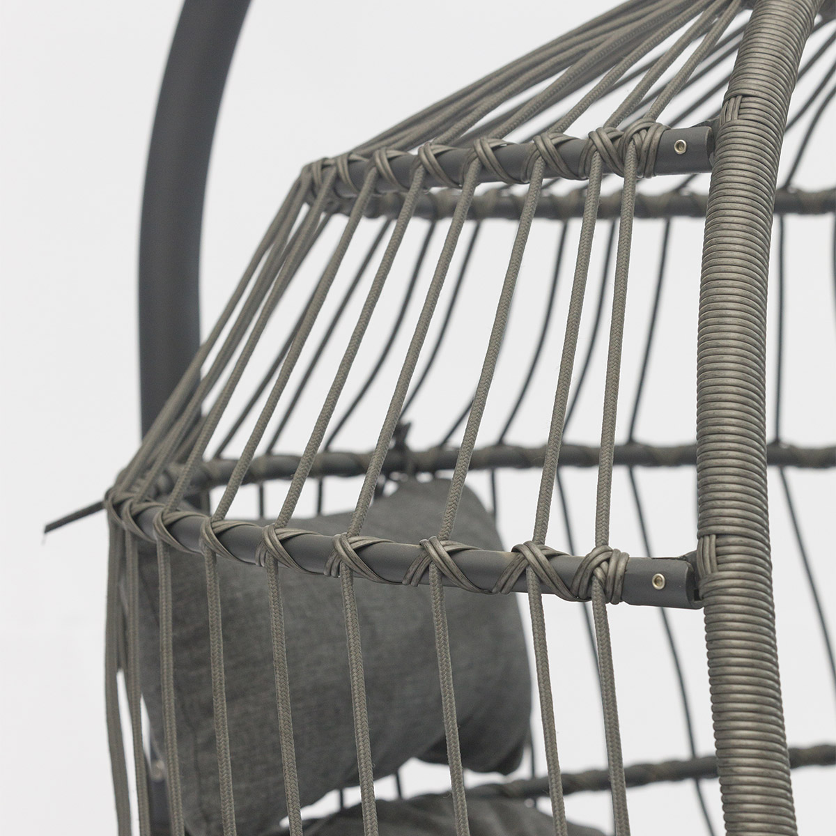 Outdoor furniture Luxurious PE Rattan hanging chair