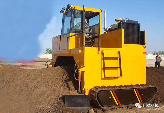 Crawler Compost Turner