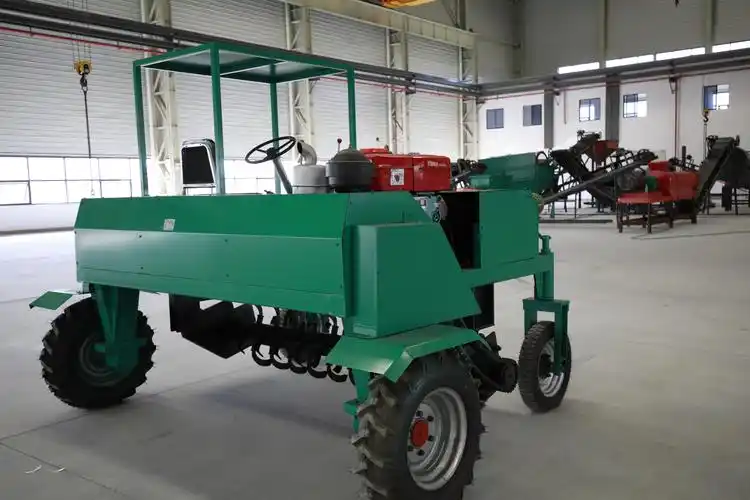 Poultry Manure Self-Propelled Wheeled Composting Machine / Mobile Compost Turning Machine High-Efficiency Tracked Design 500-700