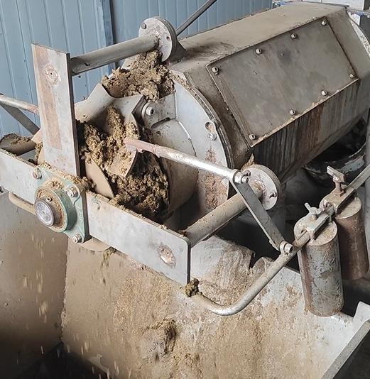 Cost-Effective Cow Manure-Derived Bedding Material System, Composting Equipment