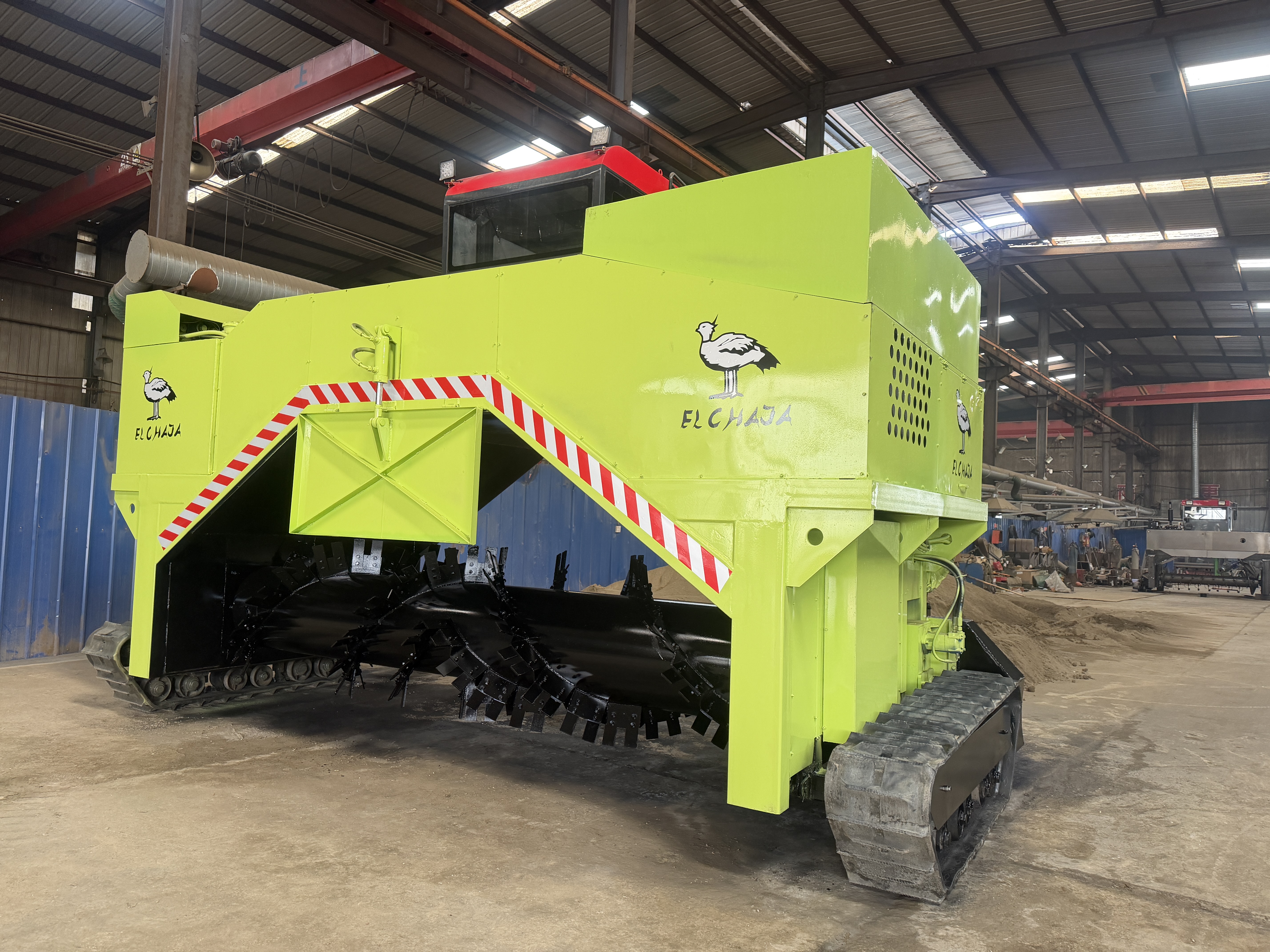 Livestock Manure Kitchen Waste Self Propelled 3 Meter Hydraulic Windrow Compost Turner 1200-1500m/h Capacity High Productivity