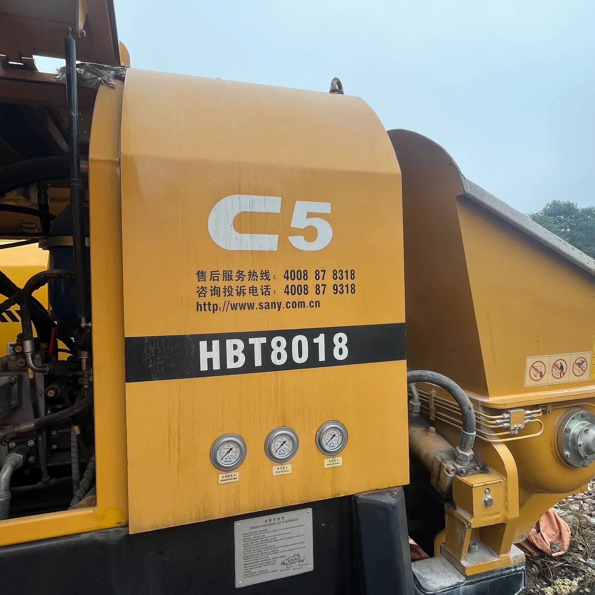 مضخة خرسانة تريلر ديزل ساني مستعملة Hbt8018c-5 85m3/H مضخة تريلر بحالة جديدة تمامًا مضخة خرسانة صغيرة مضخة خرسانة ميني مضخة خرسانة محمولة