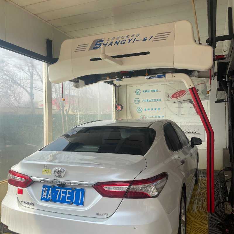 آلة غسيل سيارات أوتوماتيكية ثقيلة الخدمة بدون لمس 15kw 380V نظام غسيل السيارات مع مضخة ضغط عالي لتنظيف المركبات الأسطول