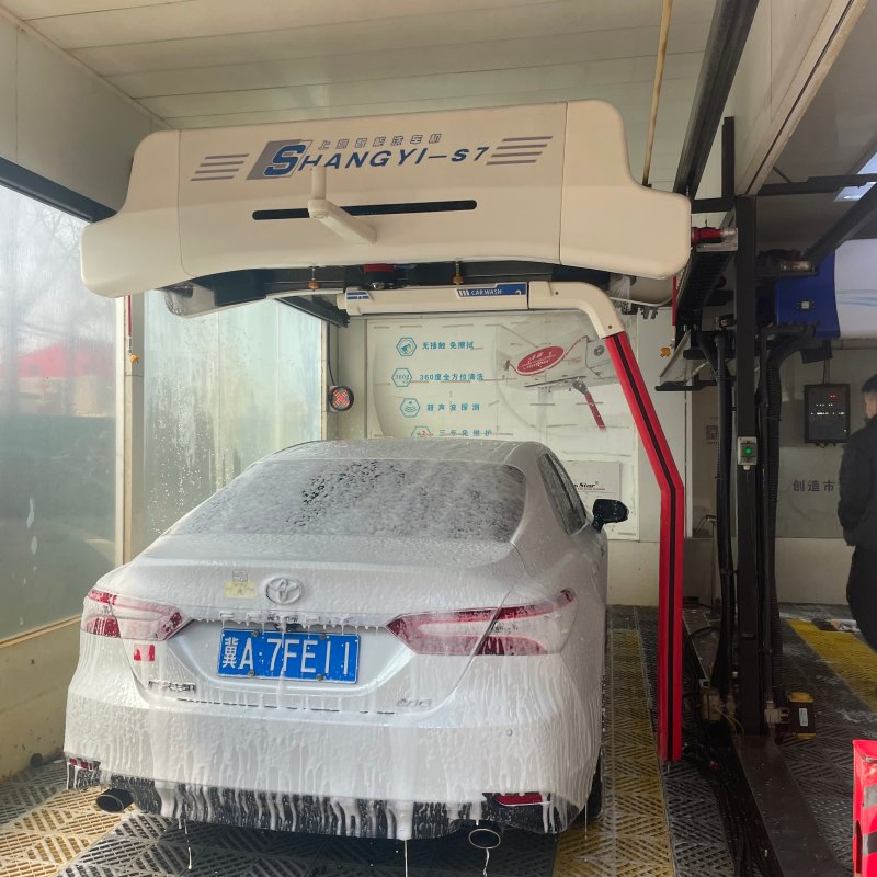 آلة غسيل سيارات أوتوماتيكية ثقيلة الخدمة بدون لمس 15kw 380V نظام غسيل السيارات مع مضخة ضغط عالي لتنظيف المركبات الأسطول