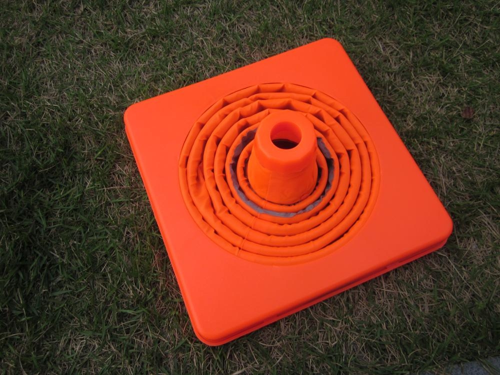 PP Base Retractable Collapsible Traffic Safety Cone with LED Light