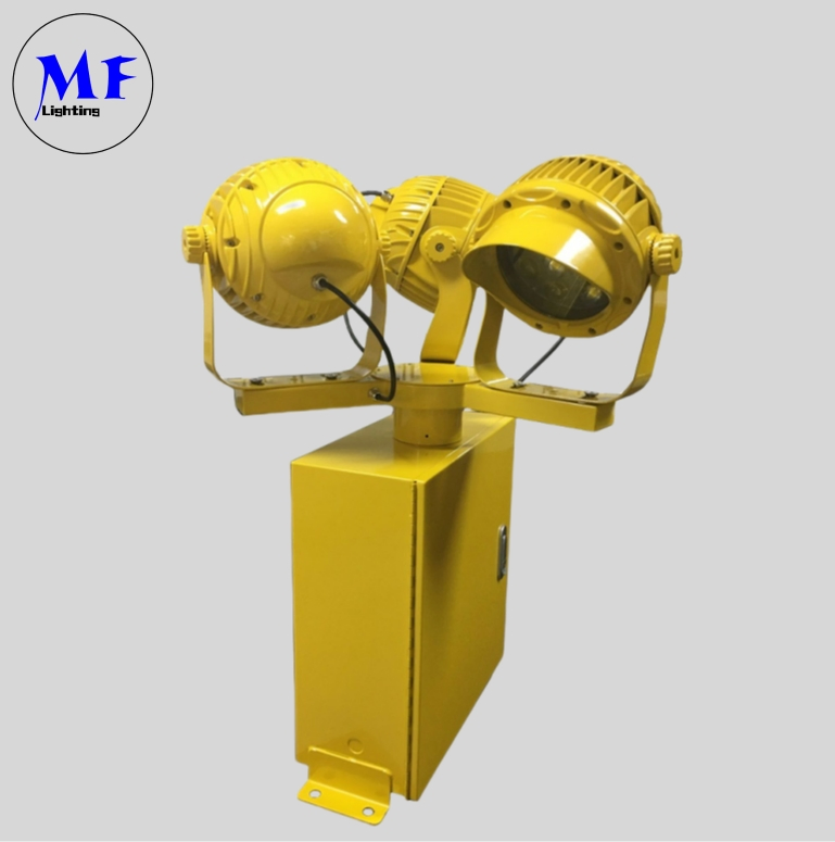 Factory Price IP66 UV Aluminum Stainless Steel 304 Three Heads Heliport Beacon Light Airport Rotating Beacon Light for Helipad Runway Helipad Taxiway