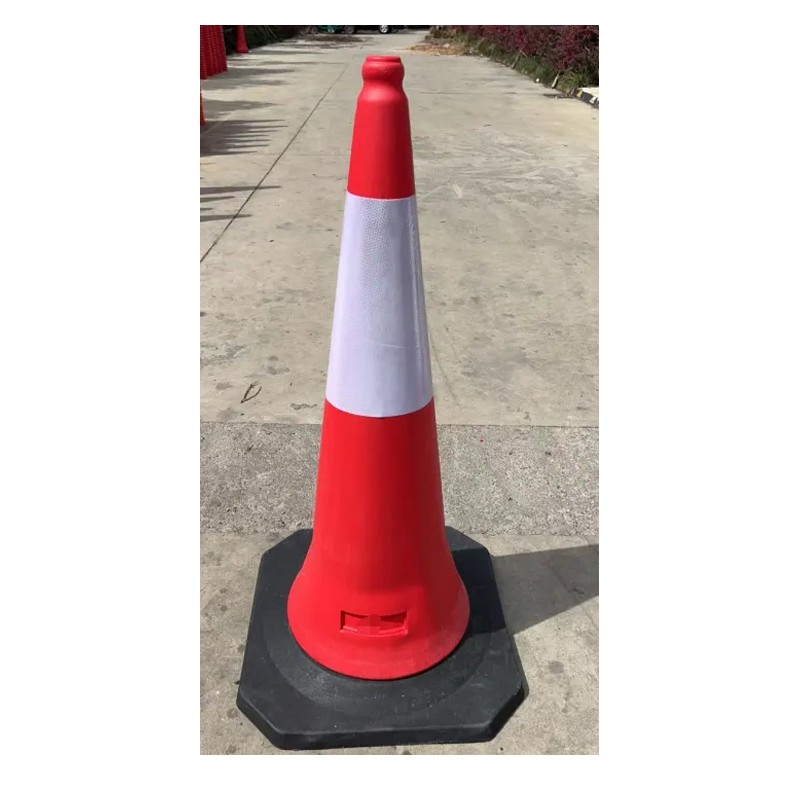 Reflective Anti-Collision Traffic Cone Rubber Material with White Warning Light Road Studs Barricade Post Cone for Safety