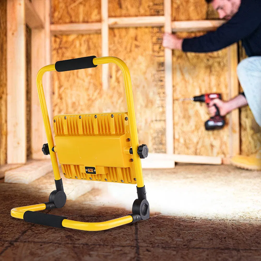 High Power Portable 100W Rechargeable Work LED Light for Emergency