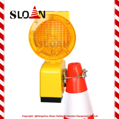Solar Barricade Warning Light for Road Construction Site