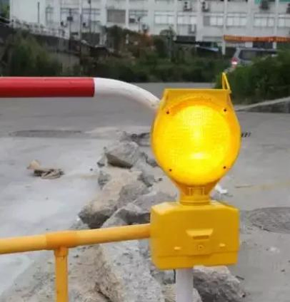 Solar Powered Amber ABS Material Construction Site Roadworks Traffic Safety Warning Blinker Lamp Light