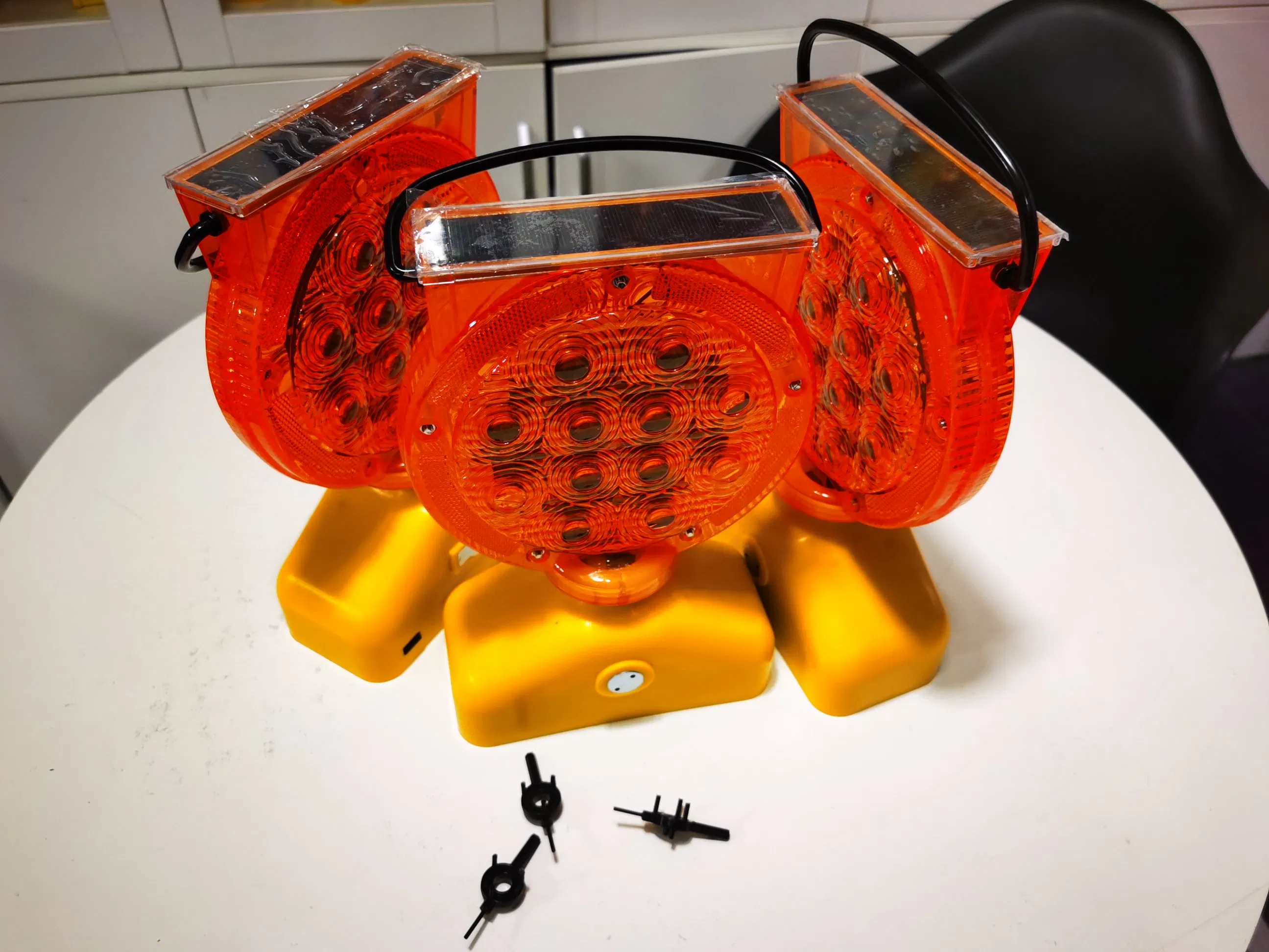 Emergency Amber Construction Site Light with Solar Charging