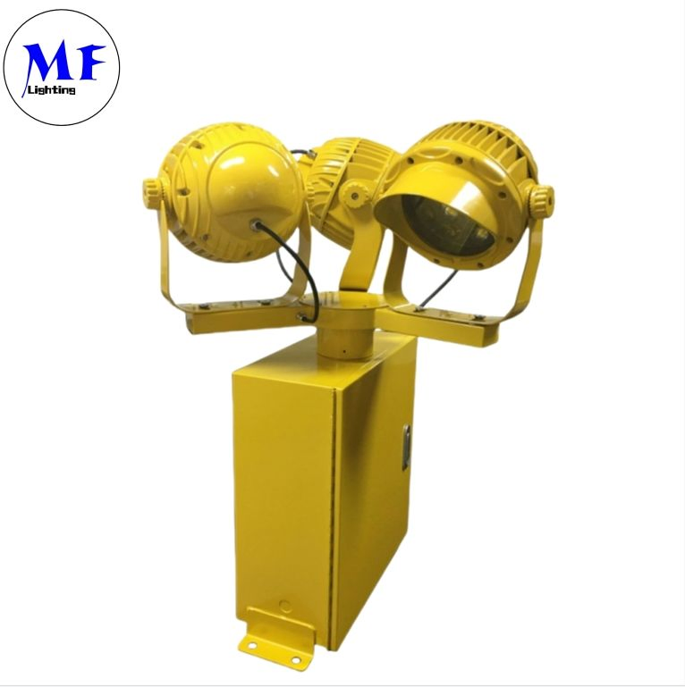 Factory Price IP66 UV Aluminum Stainless Steel 304 Three Heads Heliport Beacon Light Airport Rotating Beacon Light for Helipad Runway Helipad Taxiway