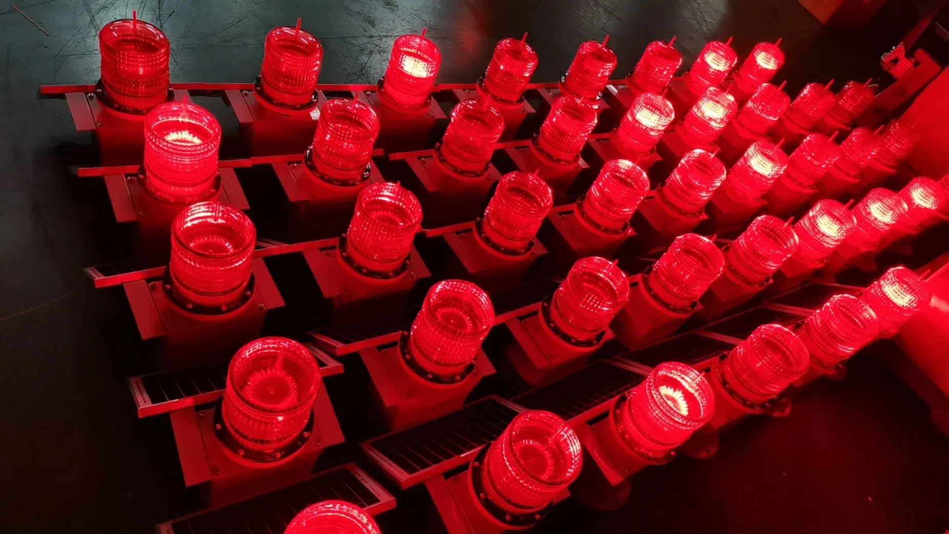 Factory Dirct Sale Nice Appearance Solar Aviation Obstruction Light for Tower