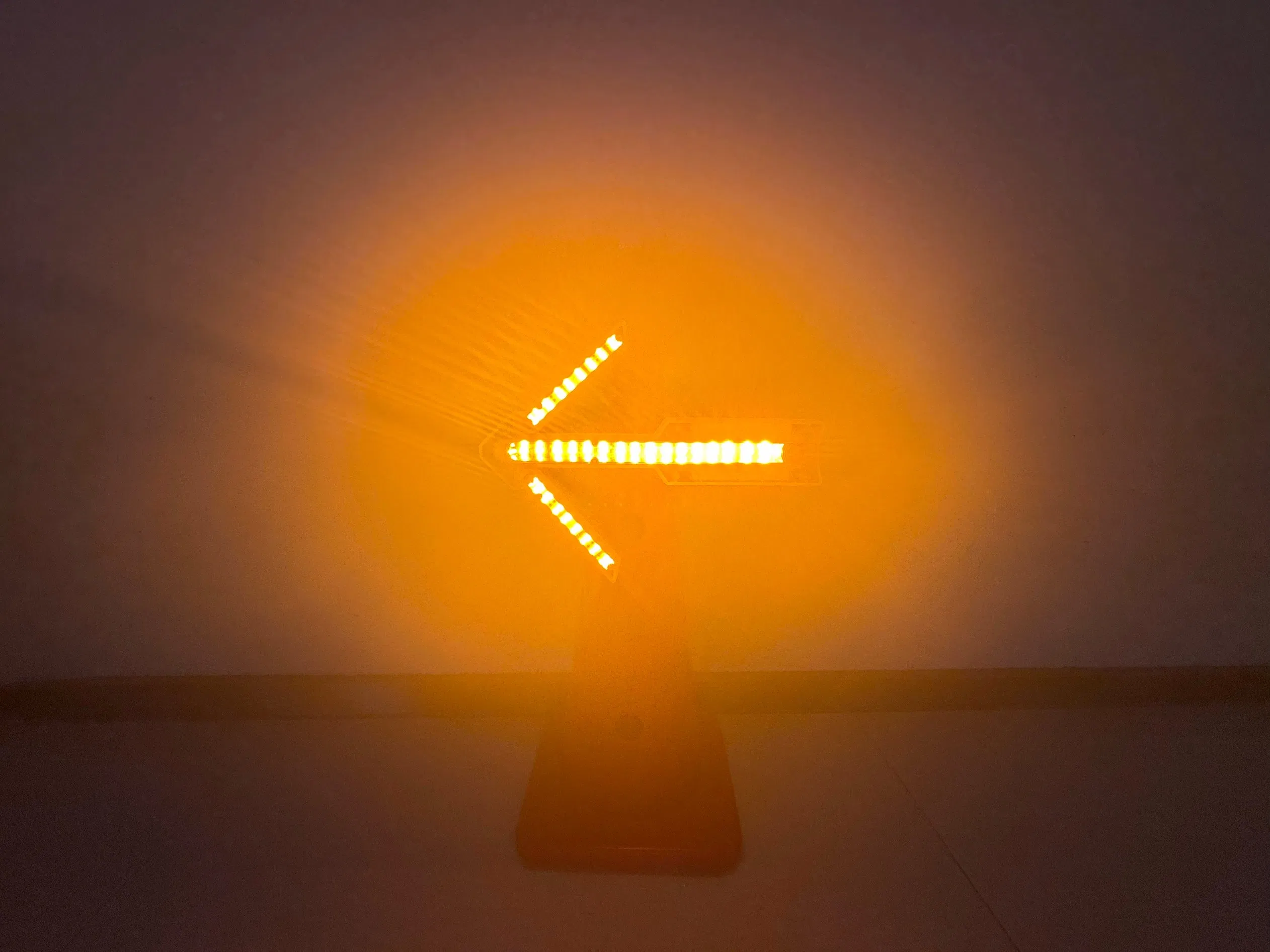 High Quality Emergency Car Traffic Arrow Flashing Lighting Road Safety Guide Warning Strobe Arrow Lamp Rechargeable 4400mAh Warning Beacon Light