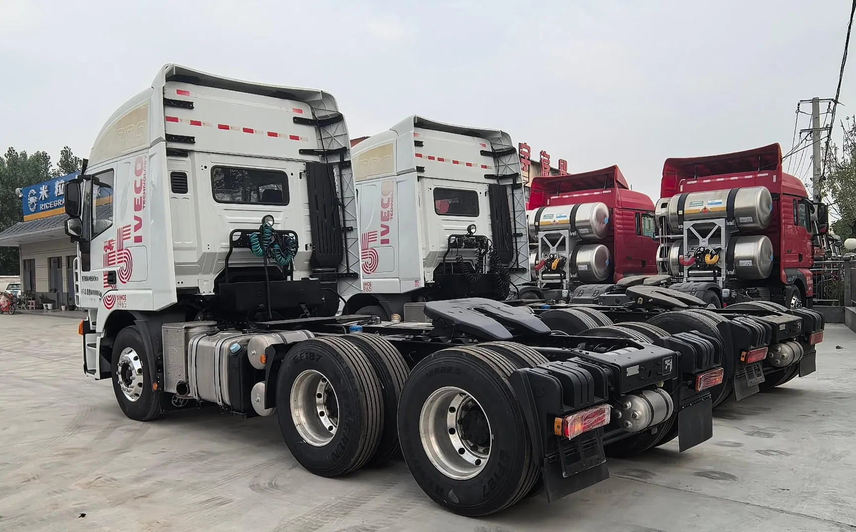 Reliable Saic Hongyan Jieshi 430HP 6X4 Commercial Truck for Sale
