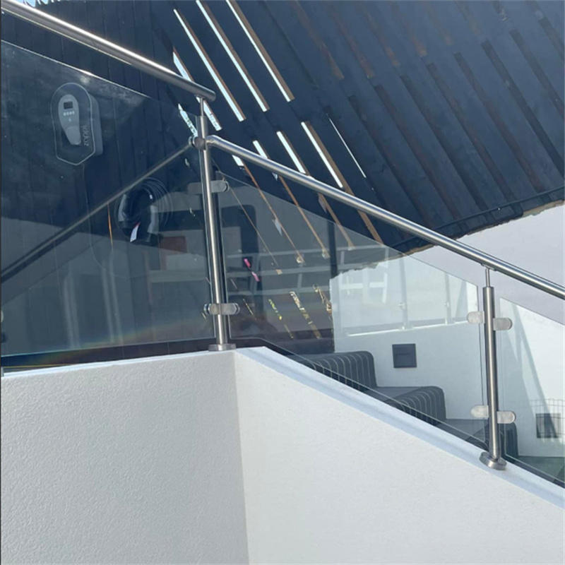 Barandilla Balaustre System with Three Quarter Tube Supports and Glass Railing