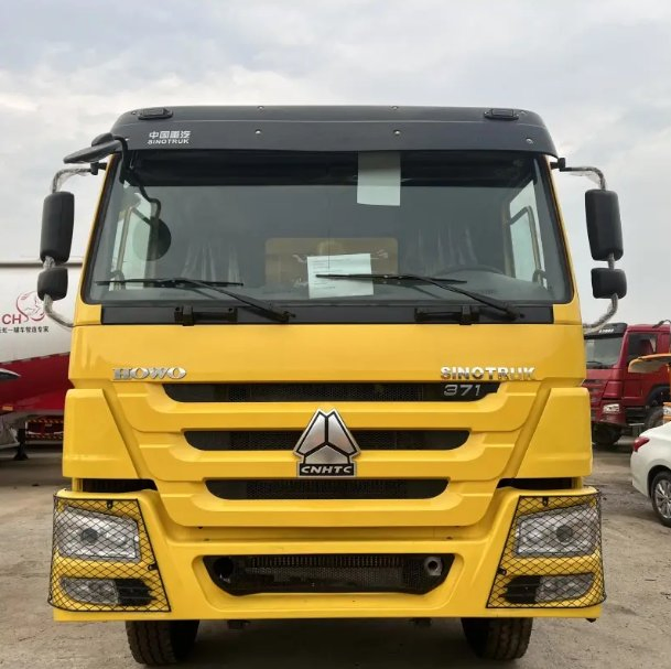 on Hot Sale Sinotruck HOWO 6X4/8X4 LHD/Rhd Dump Truck at Good Price