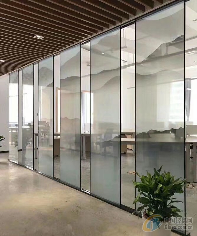 Ultra-Clear Glass: High-Quality with Theft Protection and Samples