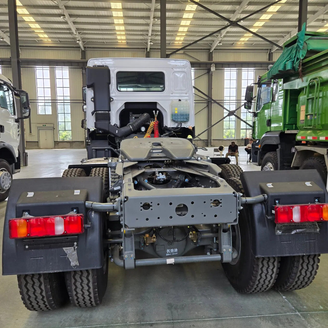 Sinotruk HOWO 6X4 Heavy Duty Tow Tractor Head 400HP New Diesel Truck Trailer Rear Camera Euro 2 Emission Weichai Left for Sale