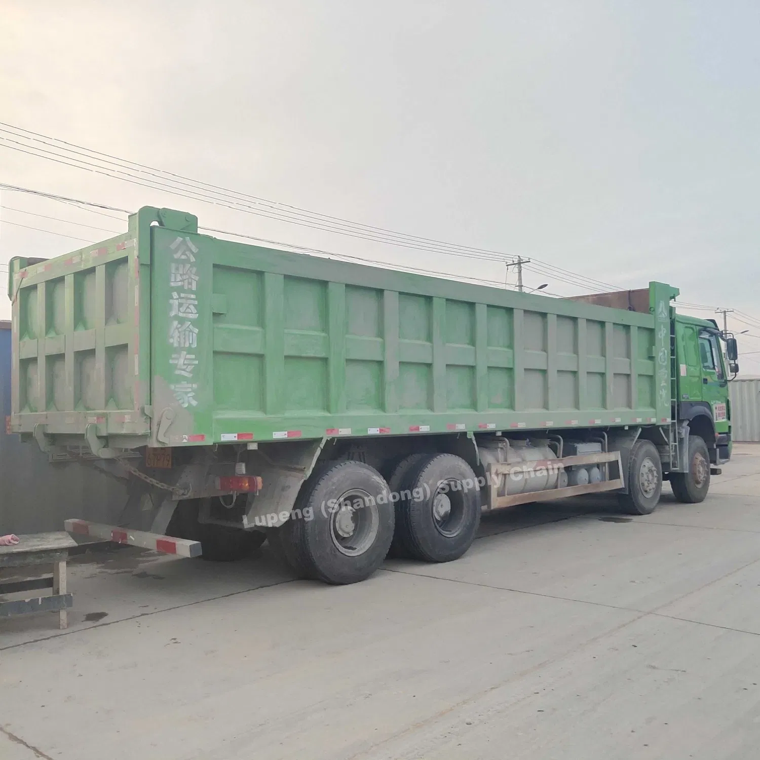 Sinotruk Heavy Duty 8X4 HOWO Nx Tipper Mining Mine Tipping Dump Truck