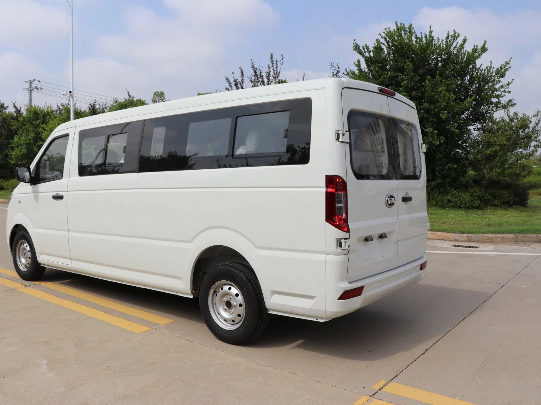 Wholesale 2024 Kama S7 Brand New Buses Emission Euro3 10 Seater 14 Seater Minibus Passenger Van Gasoline City Buses