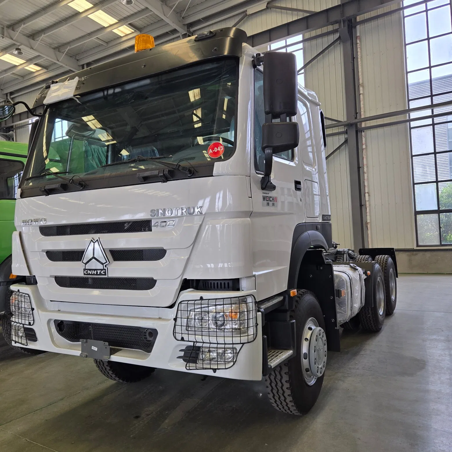 Sinotruk HOWO 6X4 Heavy Duty Tow Tractor Head 400HP New Diesel Truck Trailer Rear Camera Euro 2 Emission Weichai Left for Sale