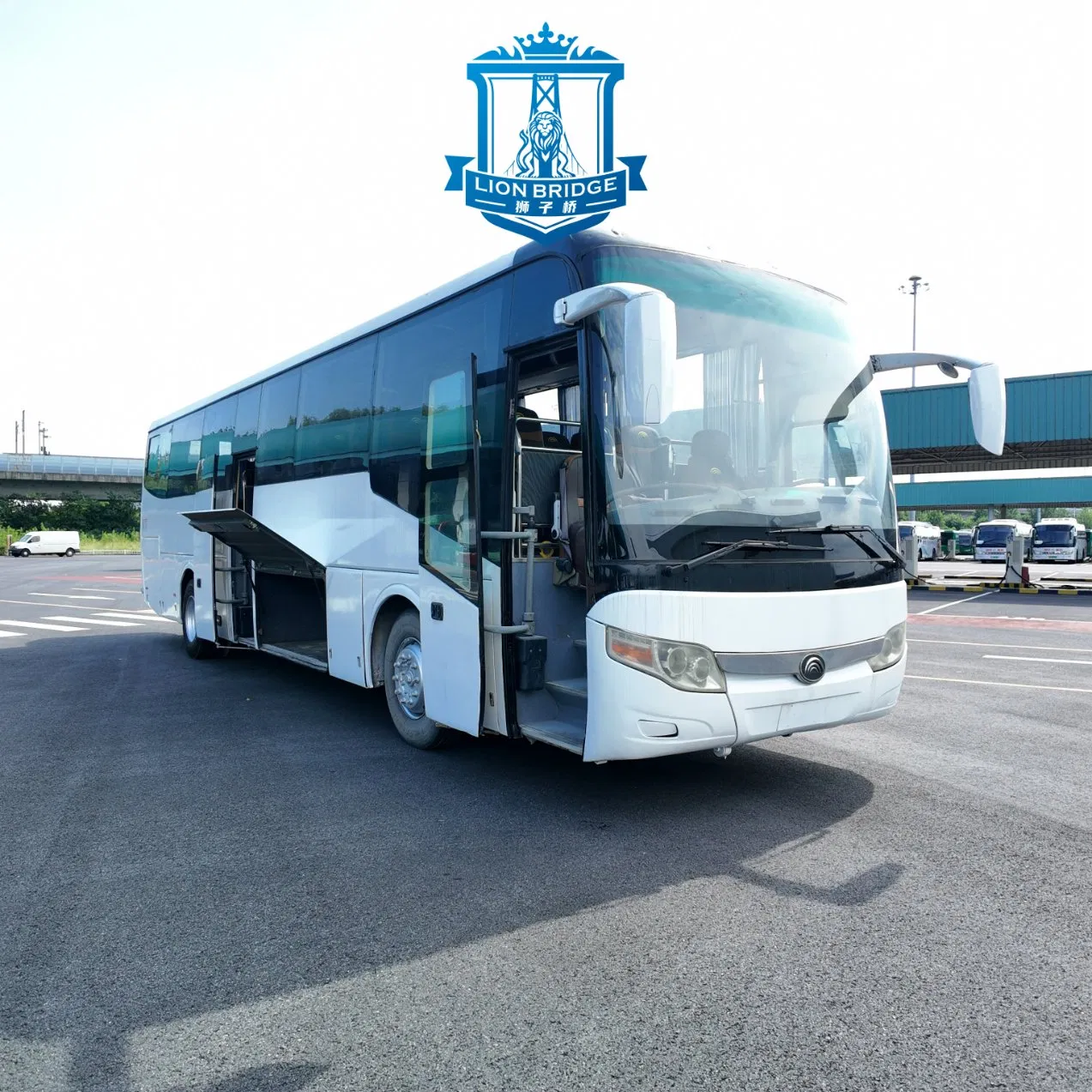 Yutong 6122 White 55-Seats Used Coach Bus with Large Luggage Compartment