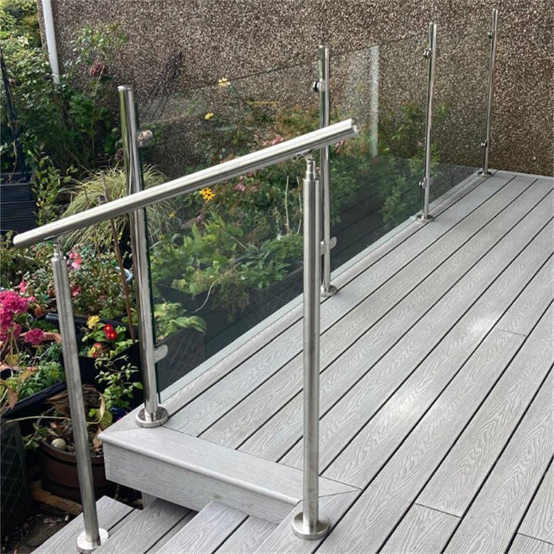 Barandilla Balaustre System with Three Quarter Tube Supports and Glass Railing