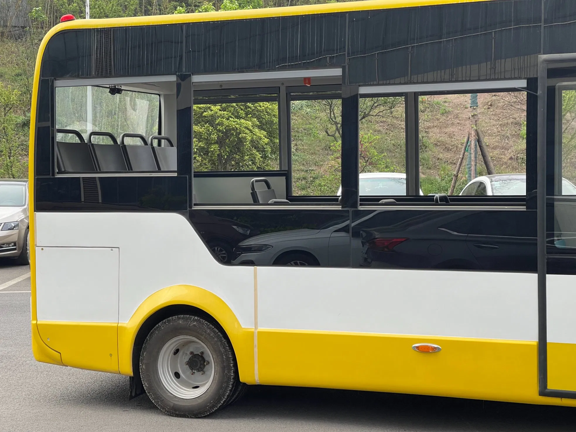 Power-Saving Bus for Daily City Rides and Transit Routes Electric Bus
