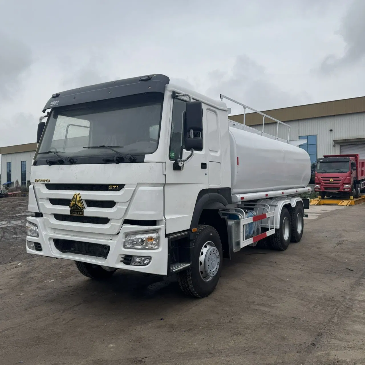 Used Truck Chinese Brand Hot Sale Left/Right Hand Drive Heavy-Duty Industrial 8X4 4X2 371HP/380HP/400HP/420HP Oil Transport HOWO 6X4 Fuel Tank Truck