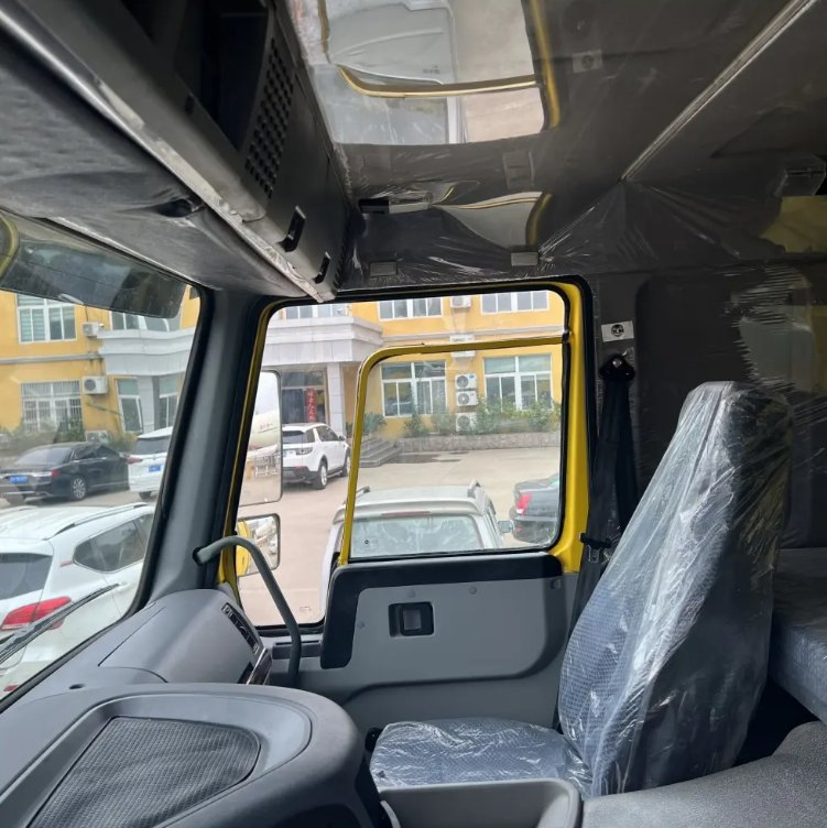 on Hot Sale Sinotruck HOWO 6X4/8X4 LHD/Rhd Dump Truck at Good Price