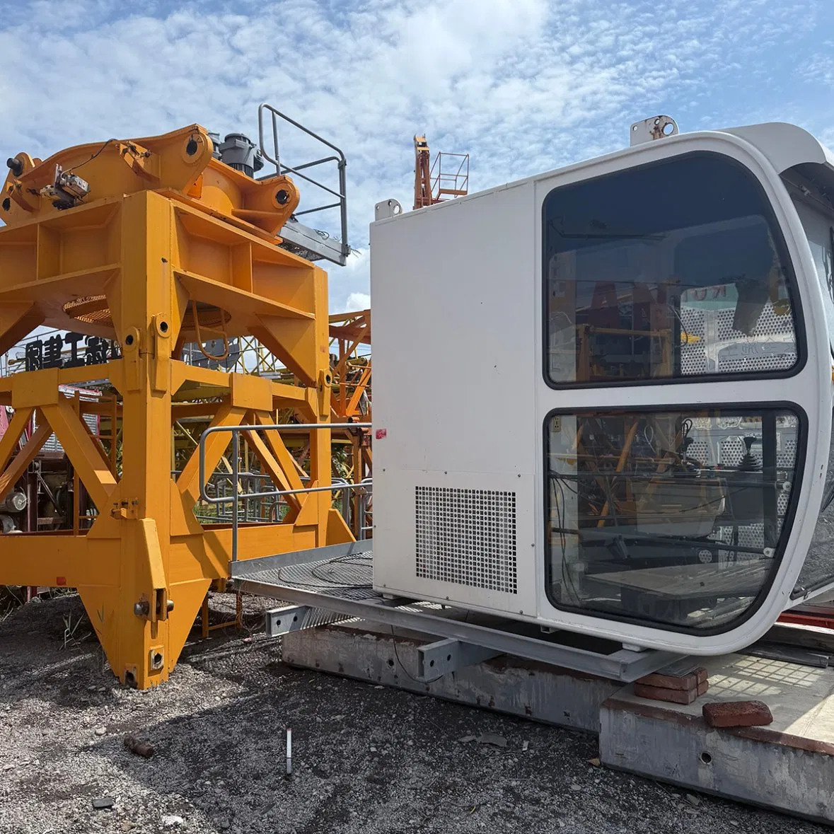 Used China Construction Machinery Second Hand Zoomlion Topless Fixed Tower Crane for Bridge and High Rise Building Construction Site Building Machine