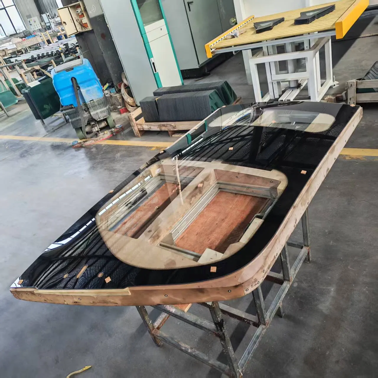 Chinese Manufacturers Customize and Export High-Quality Tempered Glass for Curved Side Windows